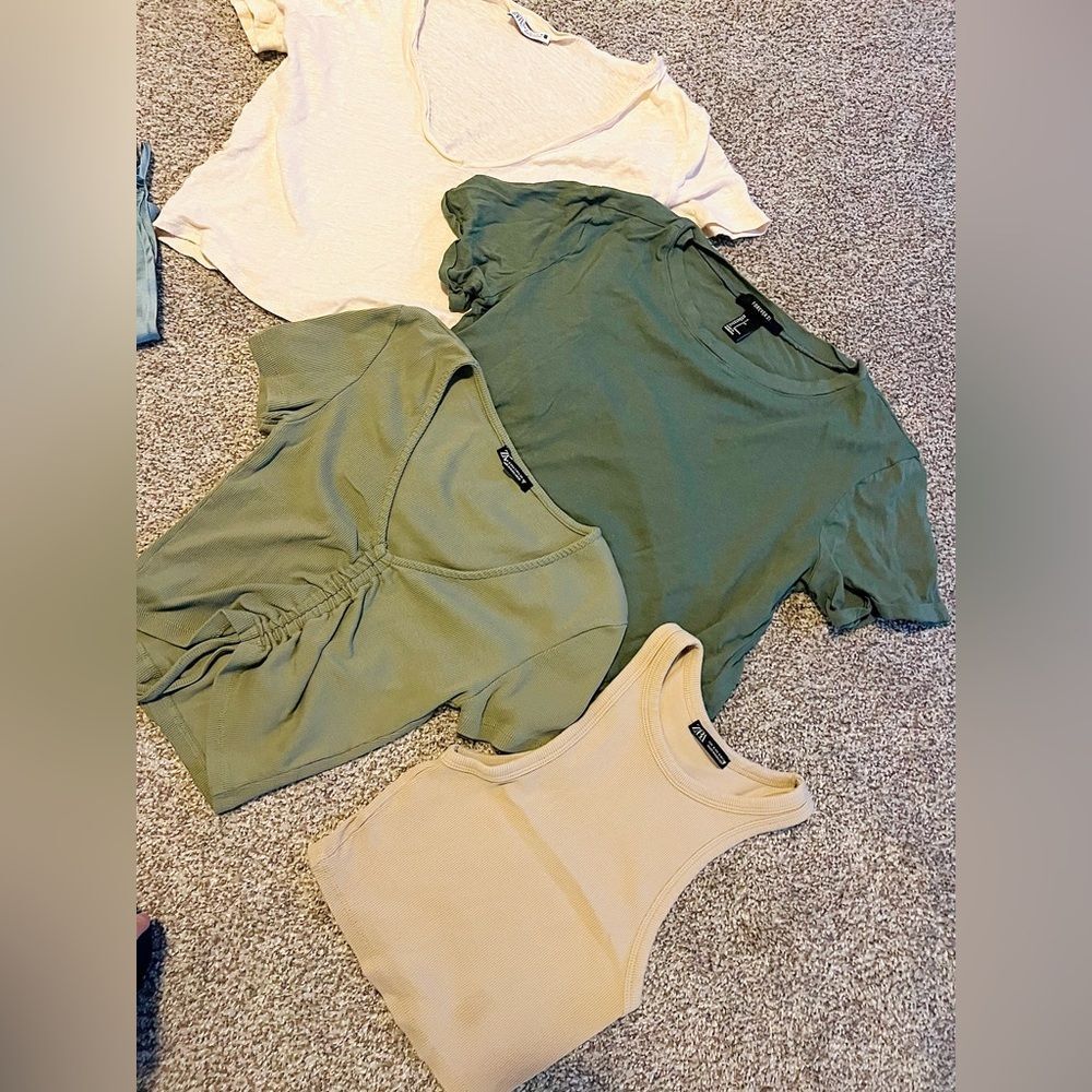 Women’s Size Small Basics Tops Bundle (4)